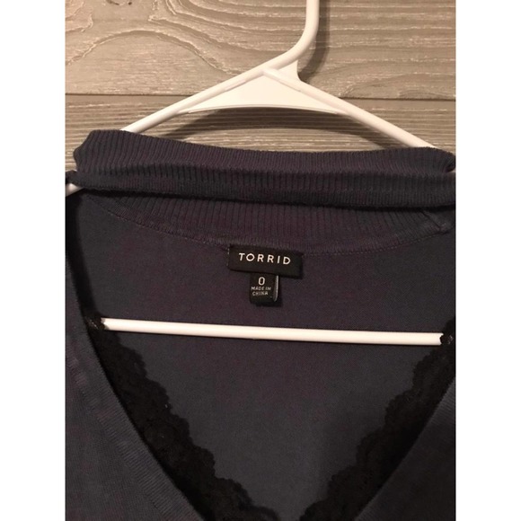 Torrid Womens Plus Size 0 blue/Gray V Neck 3/4 Sleeve Top with Lace Detail - Picture 2 of 4
